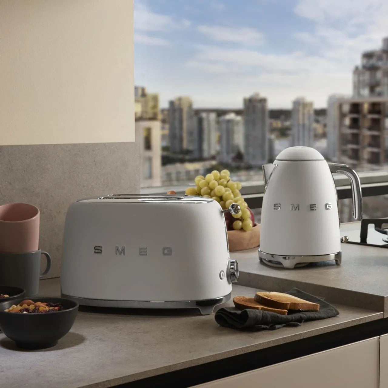SMEG KLF03WHEU Electric Kettle – White | 1.7 L, 2400W